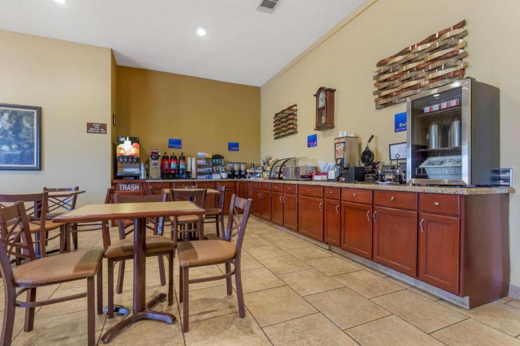 Best Western Taylor Inn Екстериор снимка