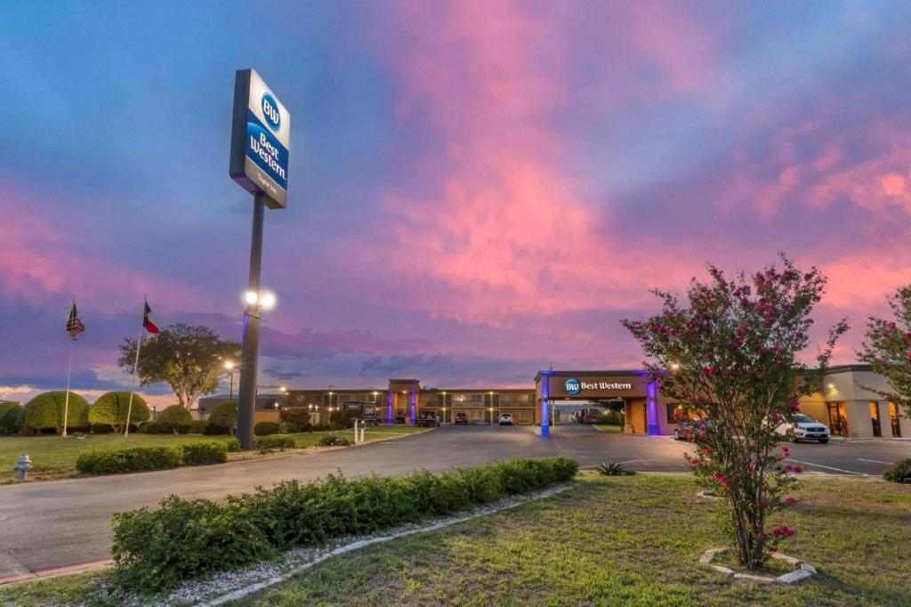 Best Western Taylor Inn Екстериор снимка