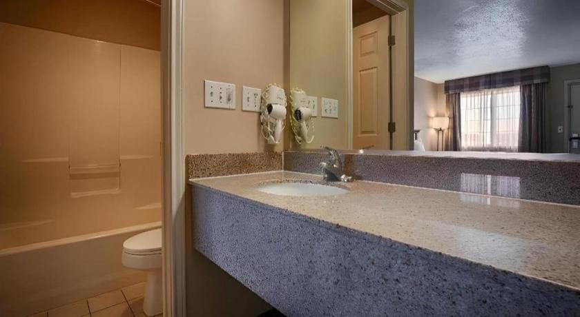 Best Western Taylor Inn Екстериор снимка
